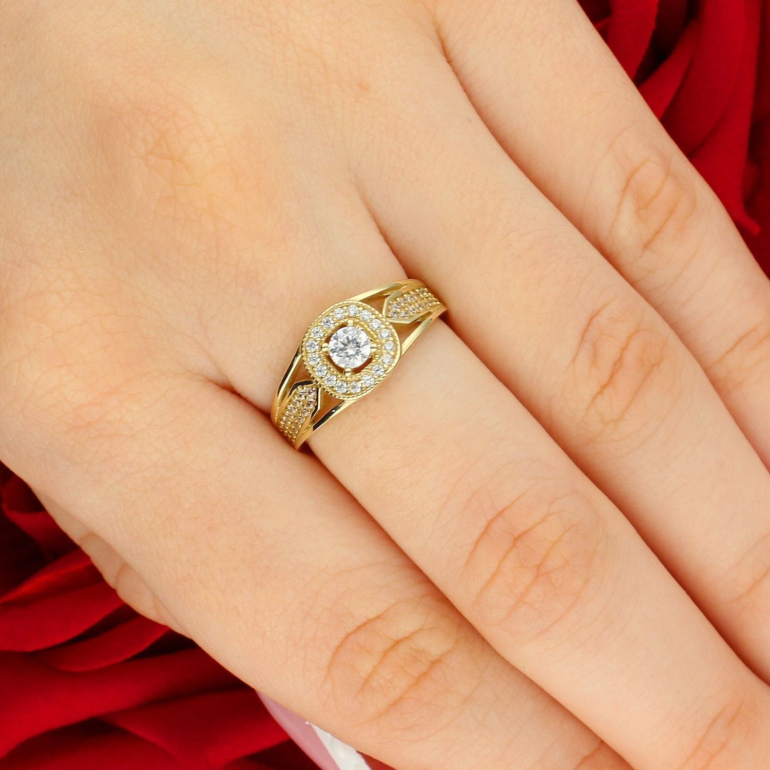 Złoty Pierścionek Damski 375 – Cyrkonie, Kształt Kwadratowy, Rozmiar 13 375.jpg